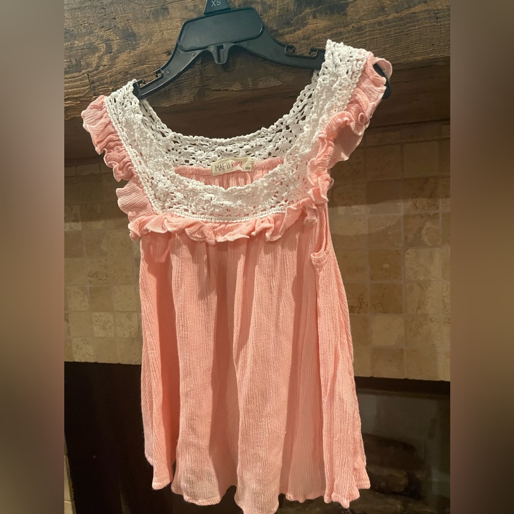 Never worn Mae Li Rose top! Size: 6/6X